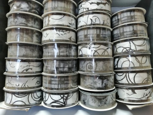 Przejdź do produktu Wstążka ozdobna 270x2,5cm 4 wzory 712103