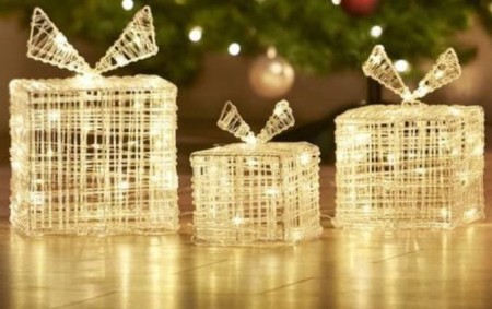 iluminacja-swiateczna-swiecace-prezenty.JPG