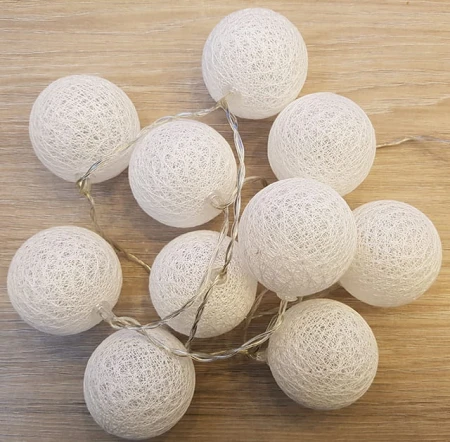 10-143-lampki-cotton-białe.jpg